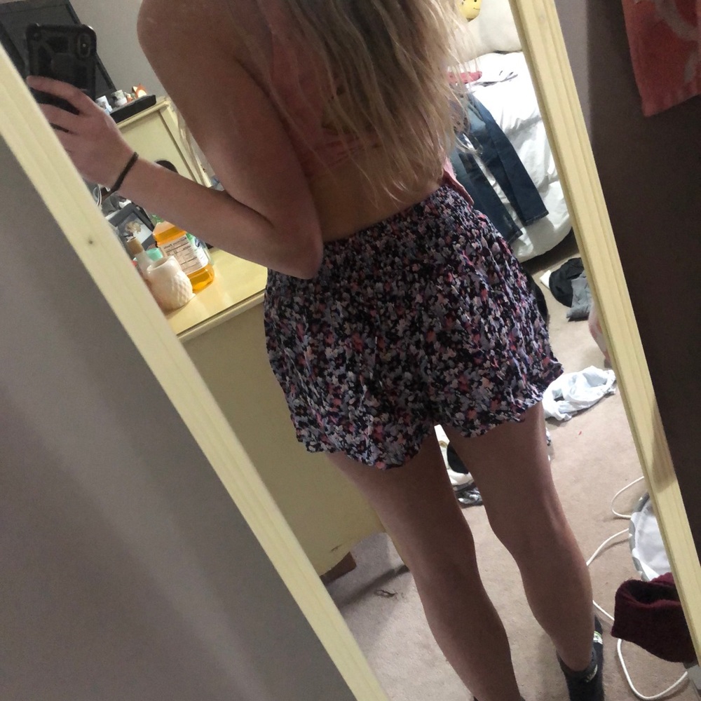 Flowy Shorts - Picture 2 of 6